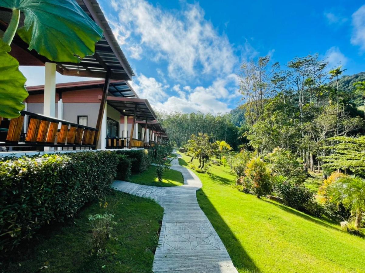 Phurin Thara Resort Ko Lanta Екстериор снимка