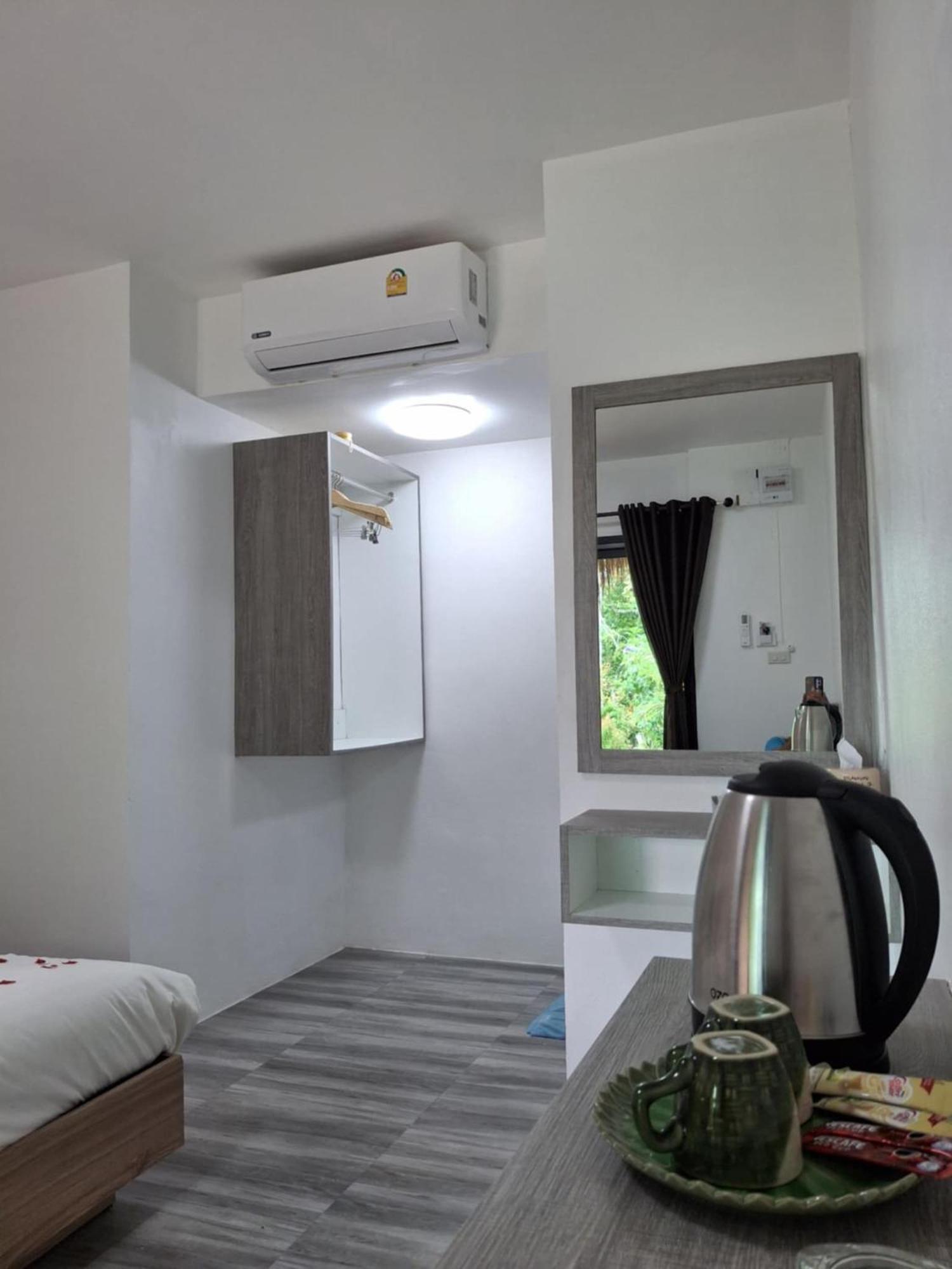 Phurin Thara Resort Ko Lanta Екстериор снимка